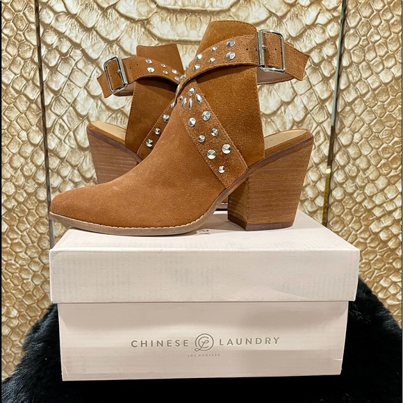 Chinese Laundry Studded Bootie
RUSTY BROWN / 8.5 - Picture 4 of 12